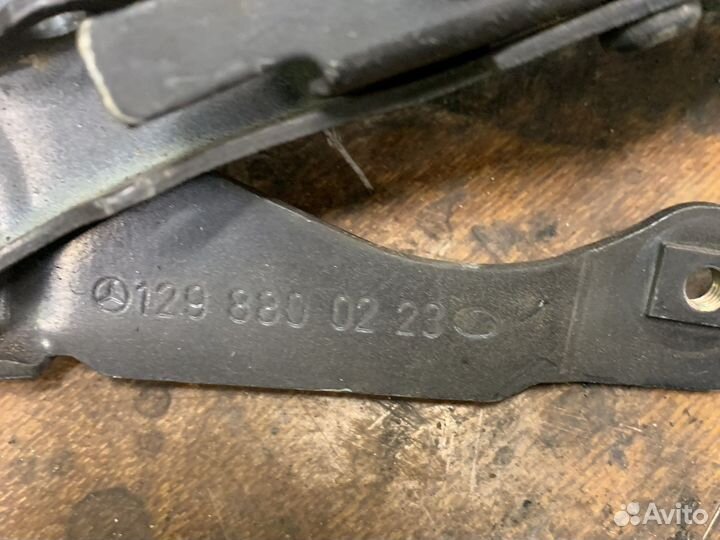 Петля капота мерседес 140 правая