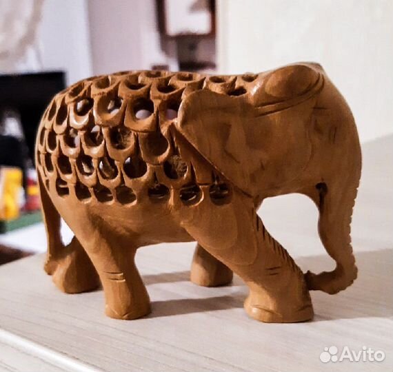 Резная фигурка слона