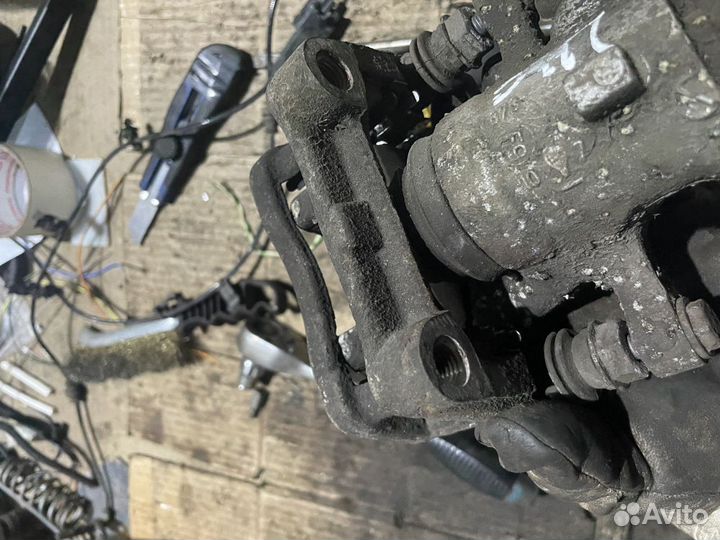 Скоба заднего суппорта opel astra H zafira B