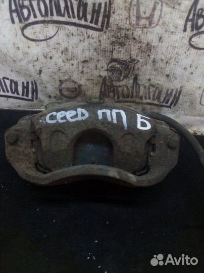 Суппорт передний правый Kia Ceed хэтчбек G4FC 2007