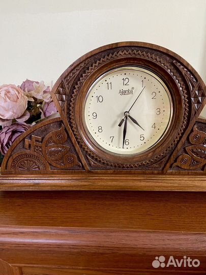 Часы настольные деревянные резные
