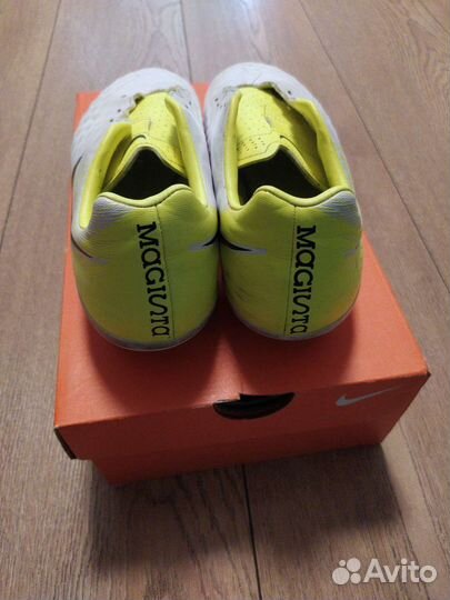 Футбольные бутсы