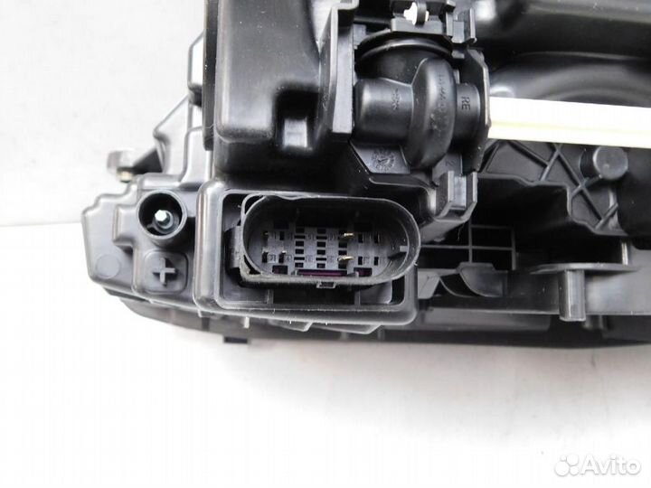 Фара правая Mercedes-Benz E-Class