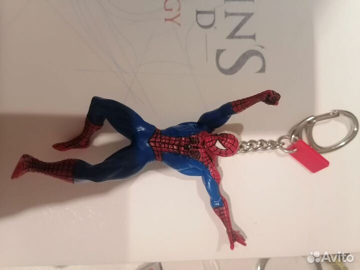 Человек паук фигурка брелок