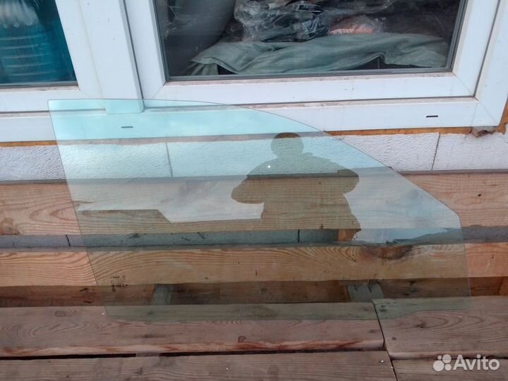 Стекло передней двери Тойота Фортунер Хайлюкс