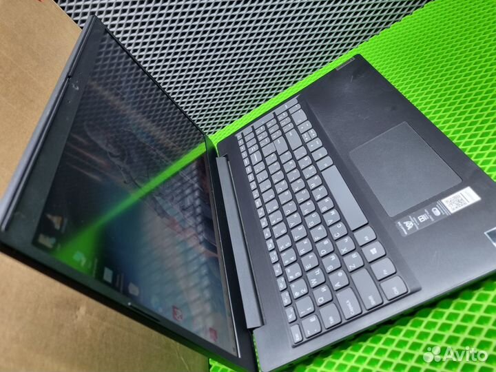 Ноутбук Lenovo Ryzen 3/4/SSD/Vega 3