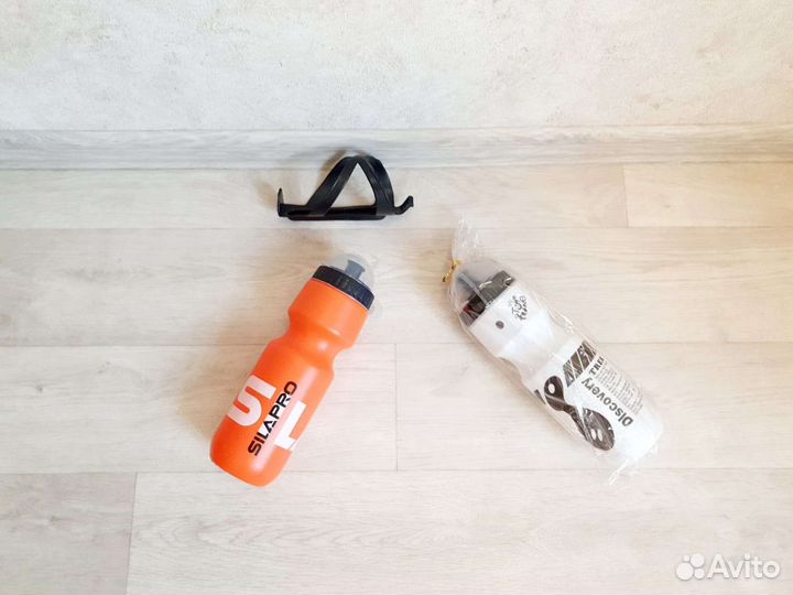 Спортивный бутыль и крепление на раму велосипеда