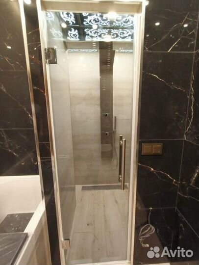 Стеклянные душевые перегородки