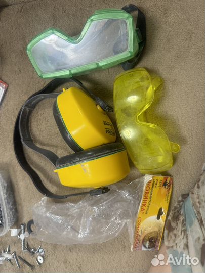 Защитные очки и наушники