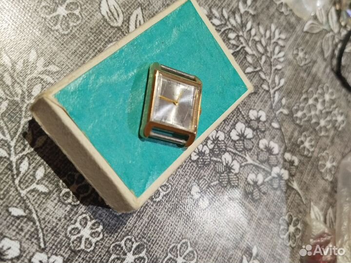 Часы наручные