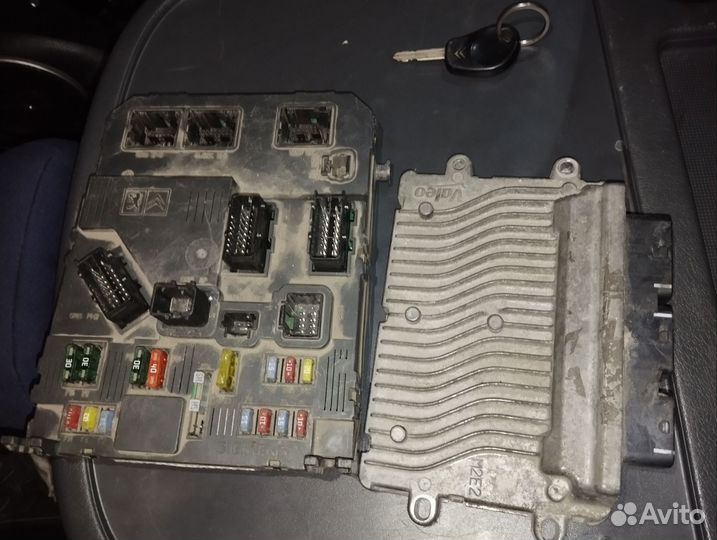 Блок управление двигателя эбу Пежо Партнер ситроен