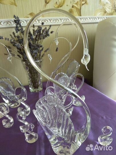 Стая хрустальных лебедей