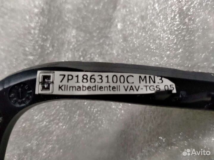 Накладка панели управления климатом VW Touareg