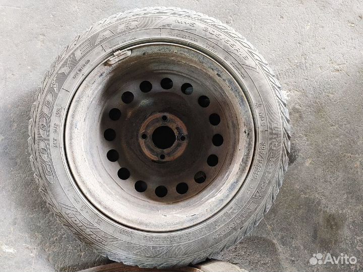 Goodyear UltraGrip Extreme 205/55 R16 94