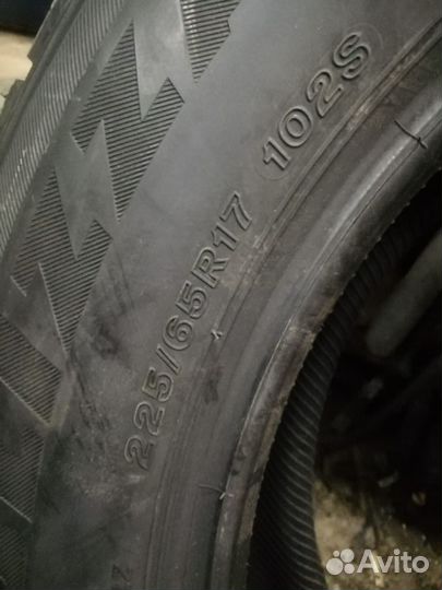 Bridgestone Blizzak DM-V2 225/65 R17