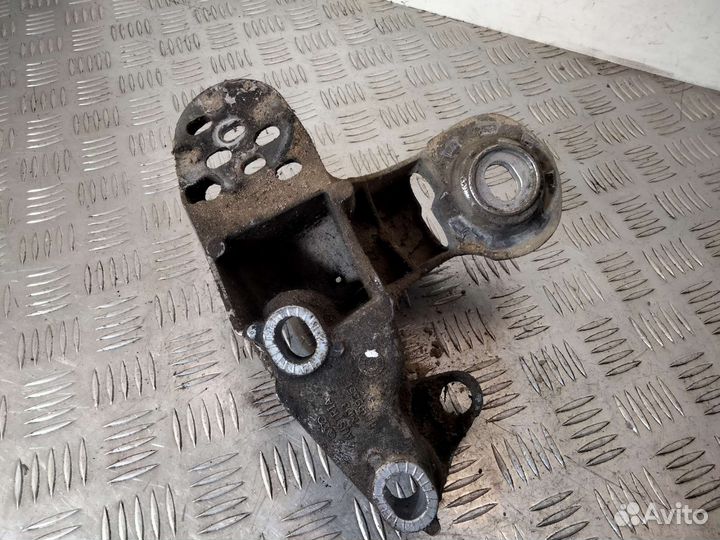Кронштейн двигателя левый Пассат Б5
