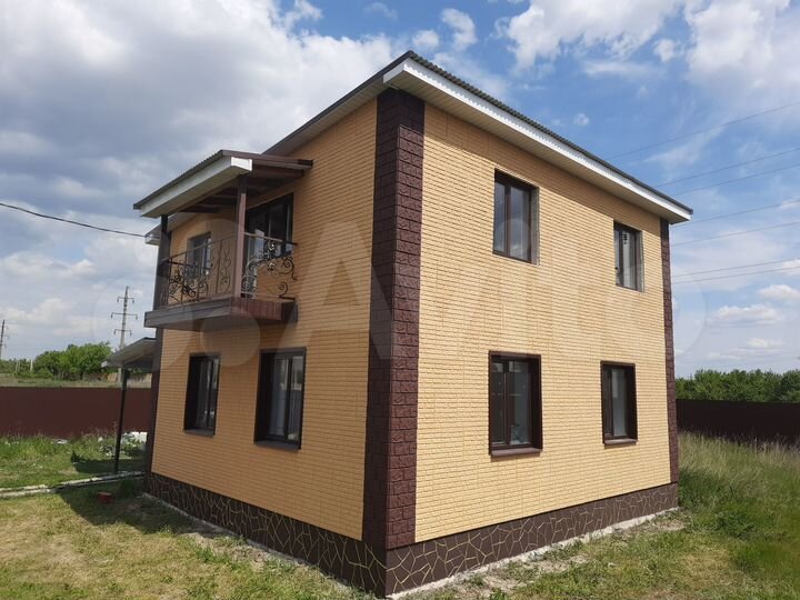 Коттедж 183 м² на участке 8 сот.