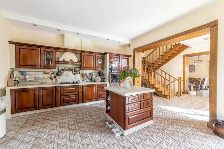 Коттедж 333 м² на участке 25 сот.