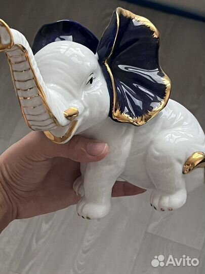 Фарфоровая статуэтка 