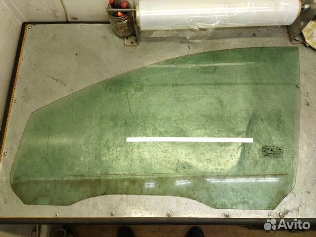 Стекло двери переднее левое Ford Focus 2 хетчбэк