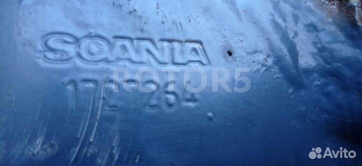 Кронштейн решетки радиатора правый Scania P 5 2011