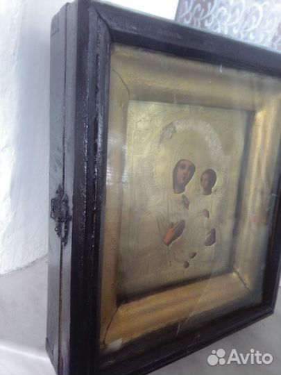 Старинная икона Иверская Богородица в киоте.Письмо