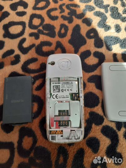 Samsung E2121B