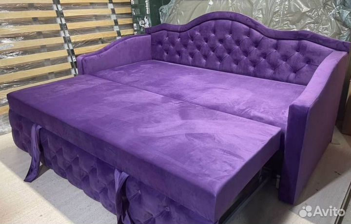 Кровать двуспальная с подъемным механизмом