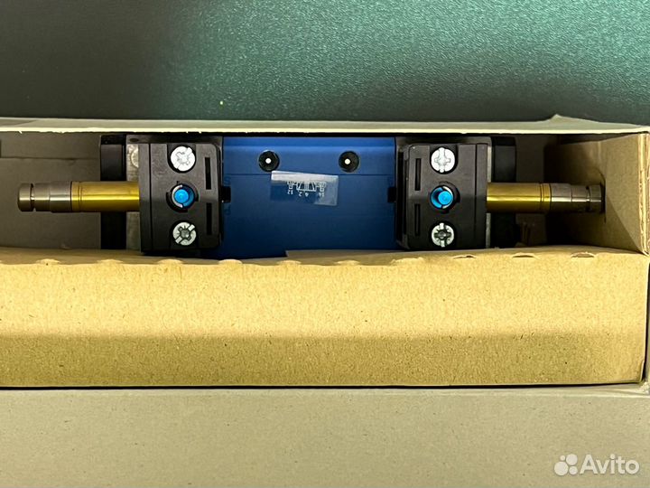 Распределитель Festo JMN1H-5/2-D-2-C новый, 8 шт