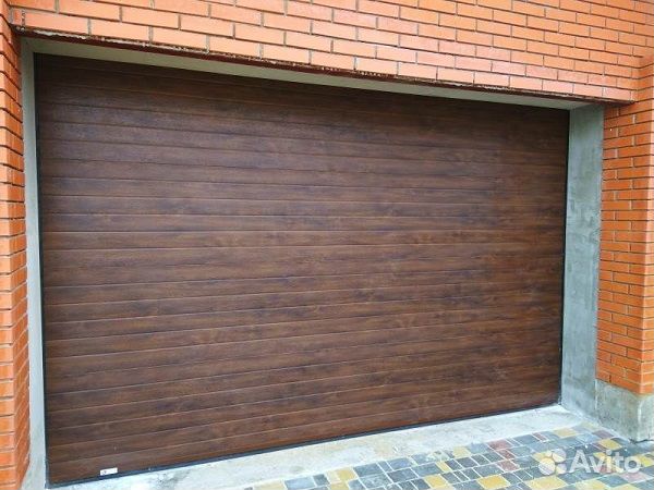 Секционные ворота