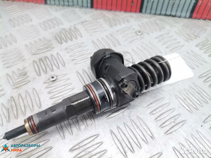 Форсунка Volkswagen Polo 4 2003 038130073AG