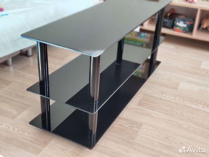 Стеклянная тумба под аудио технику и тв