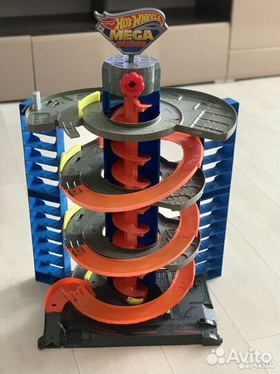 Hot wheels трек парковка