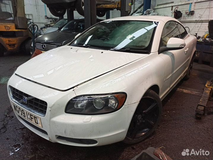 Капот белого цвета Volvo C70(MC) S40 V50