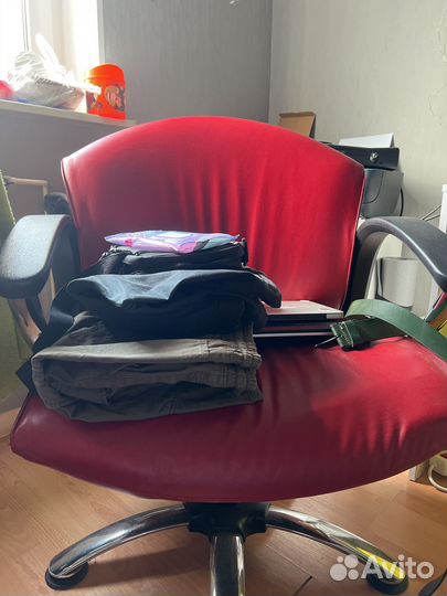 Офисное кожаное кресло