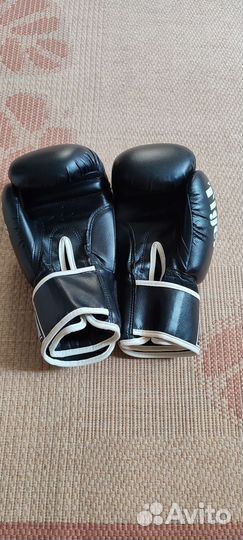 Боксерские перчатки 10 oz