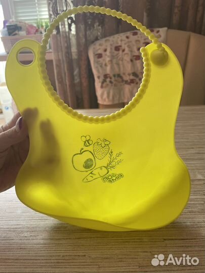 Силиконовый нагрудник для кормления