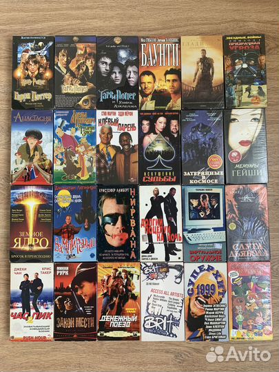 Видеокассеты VHS с фильмами и музыкой