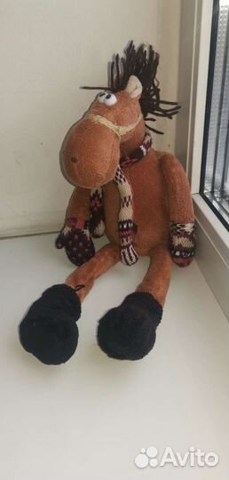 Плюшевый медведь, корова, лошадь, обезьянка