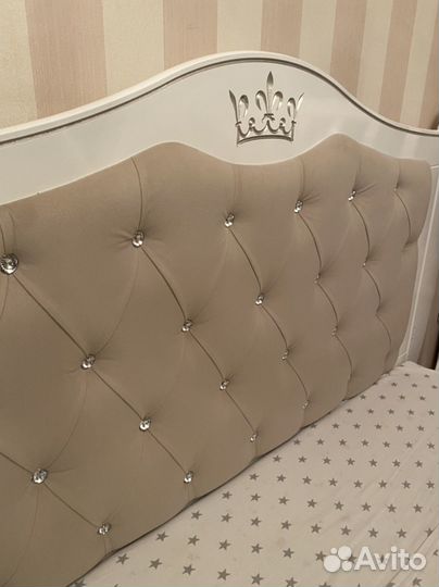 Кроватка для новорожденных с маятником