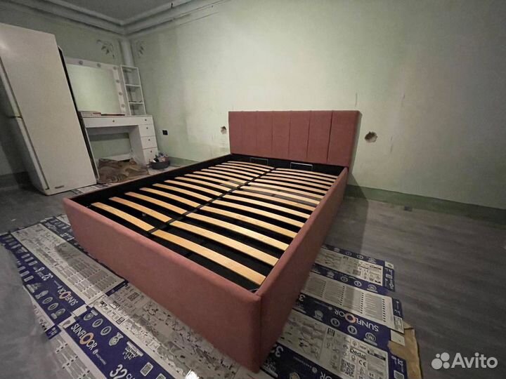 Новая Кровать двухспальная с матрасом 160 200