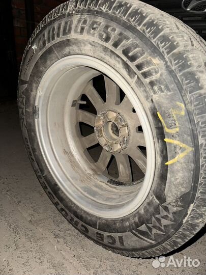 Bridgestone Ice Cruiser 7000 215/65 R16 98