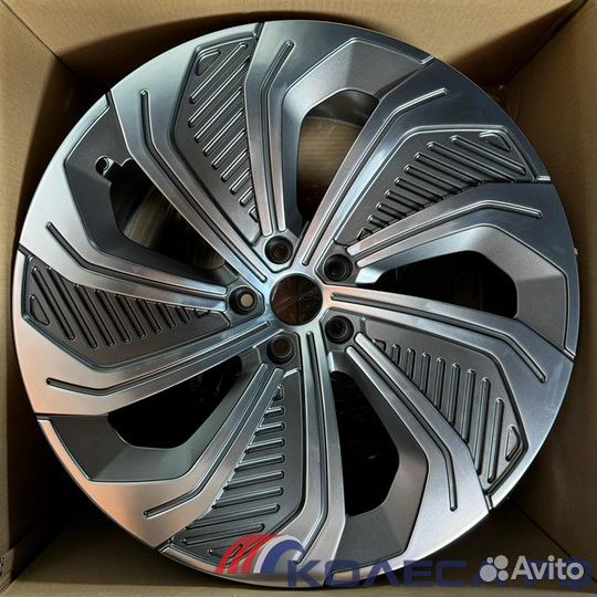 Кованые диски R 22 для tesla