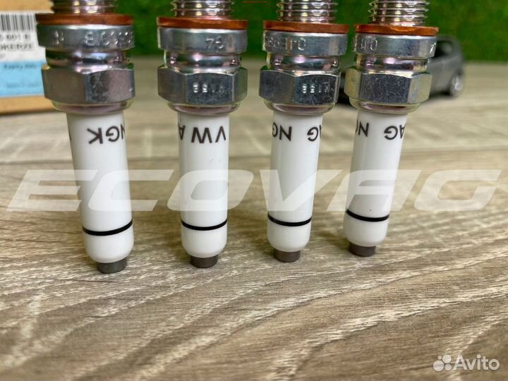 Свечи зажигания оригинал VAG 04E905601B