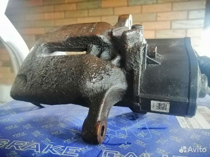 Суппорт задний правый пассат б7