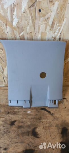 Обшивка стойки Navara D40