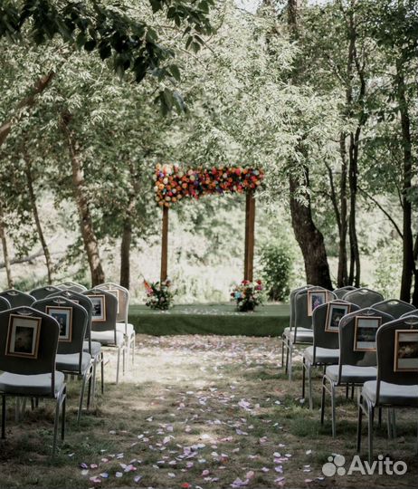 Композиция из искусственных цветов