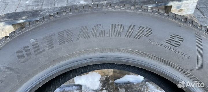 Goodyear UltraGrip 8 Performance 215/60 R17