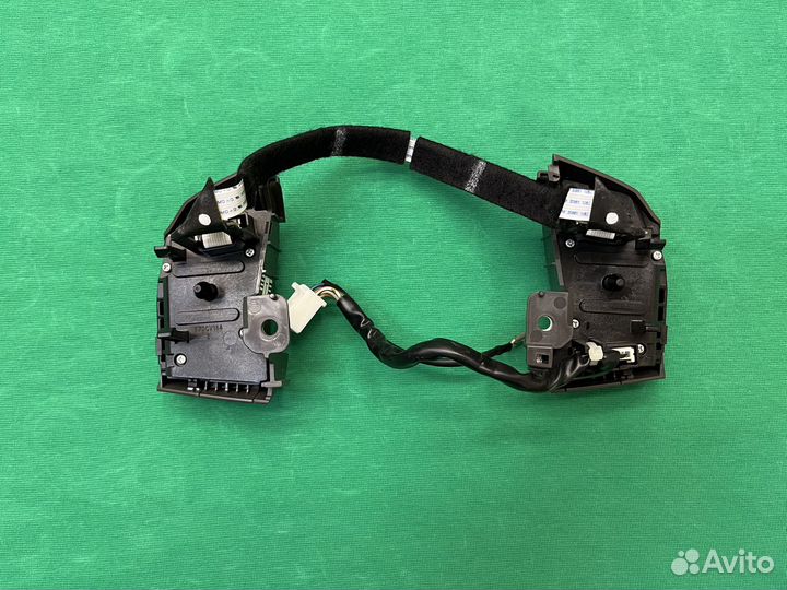 Кнопки мультимедиа руля Toyota Windom