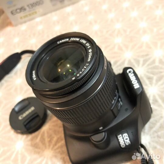 Canon EOS 1300D(W) + сумка и карта памяти на 16GB